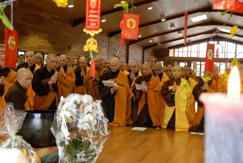 Chùm ảnh: Thiền sư Thích Nhất Hạnh cùng Tăng thân Làng Mai vui Tết Canh Dần